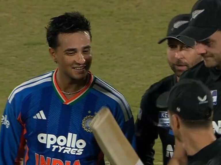New Zealand Players Inspect