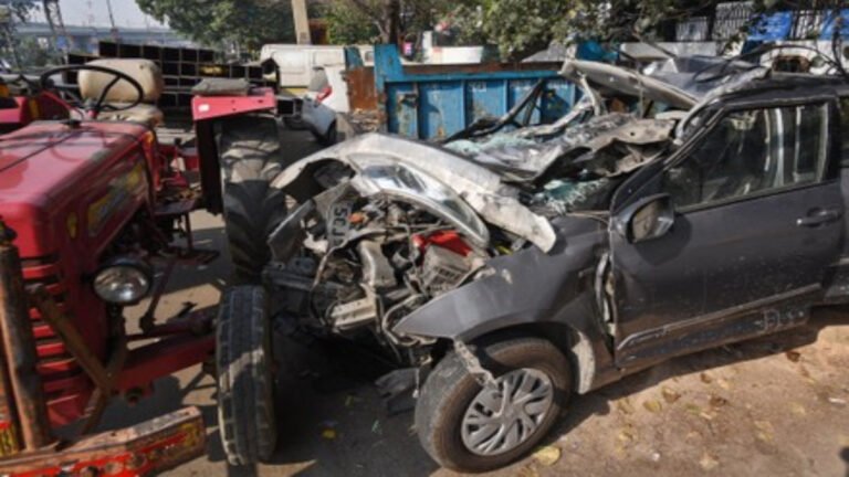 3 Killed, 3 Injured as Car is Dragged 3km Under Tractor